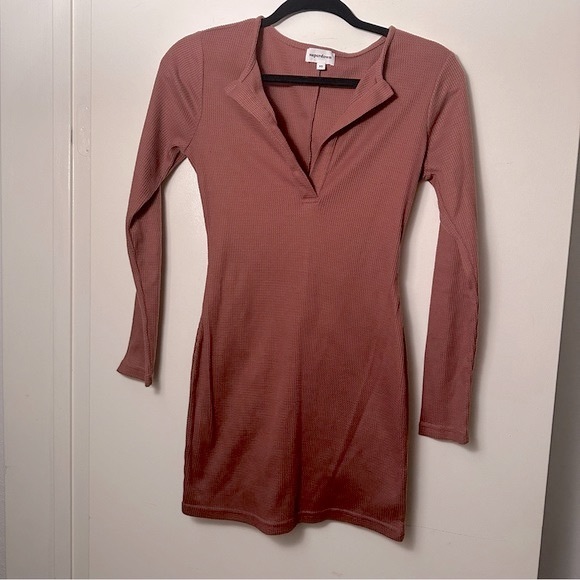 superdown Revolve Nickie Waffle Knit Long Sleeve Notched Neck Dress Dusty RoseXS - Picture 7 of 15
